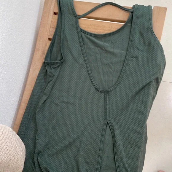 Afriel & Tabris open back olive green exercise top - Picture 5 of 8